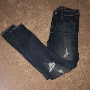 Never worn, distressed high rise jeggings